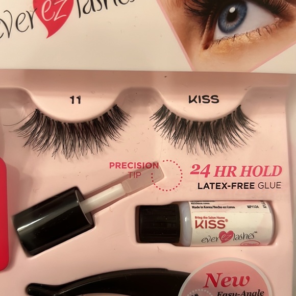 Kiss ever EZ lashes Human lashes. Reusable. Lightweight - Picture 3 of 3